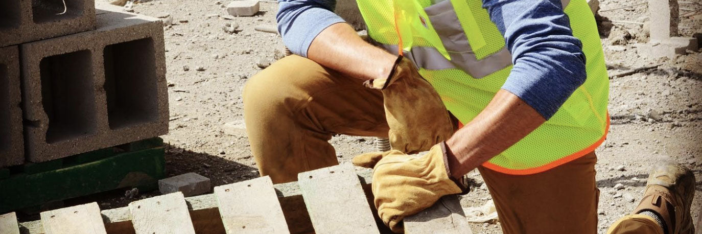 Comfort and Protection: How Work Pants with Knee Pads Improve Workplace Safety