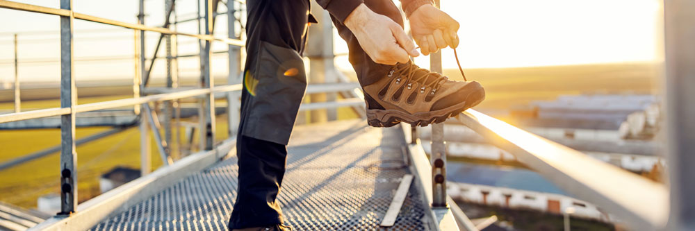 Safety Footwear: A Comprehensive Guide to Choosing the Best Work Boots –  Thrive Workwear