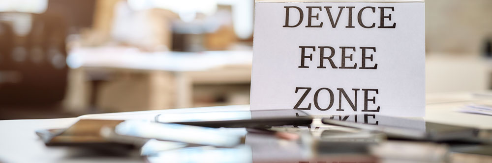 Tech-Free Zones: Balancing Connectivity and Focus with Workwear Designs